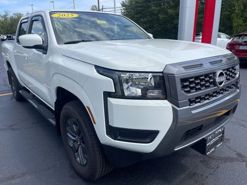 Certified 2025 Nissan Frontier SV image 8