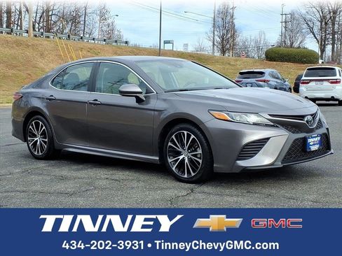 Used 2019 Toyota Camry SE image 1