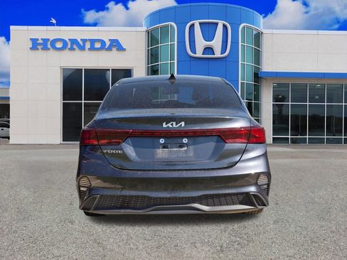 Used 2023 Kia Forte LXS w/ LXS Technology Package image 3