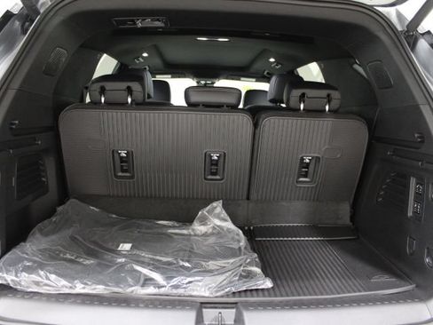 Used 2026 Chevrolet Traverse High Country w/ LPO, Floor Liner Package AWD/4WD image 14