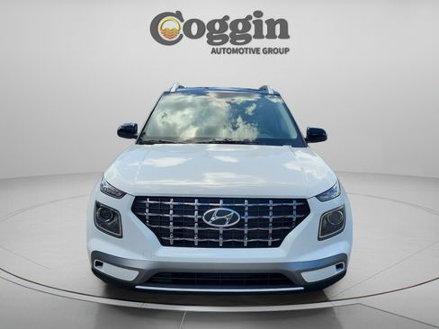 Certified 2026 Hyundai Venue SEL FWD image 8