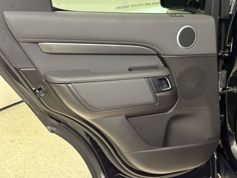 Used 2017 Land Rover Discovery SE AWD/4WD image 11