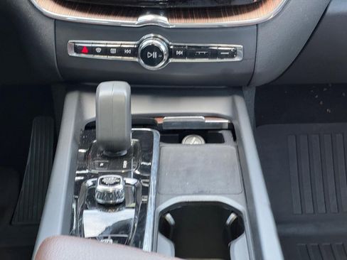 Used 2022 Volvo XC60 B5 Momentum w/ Advanced Package image 14