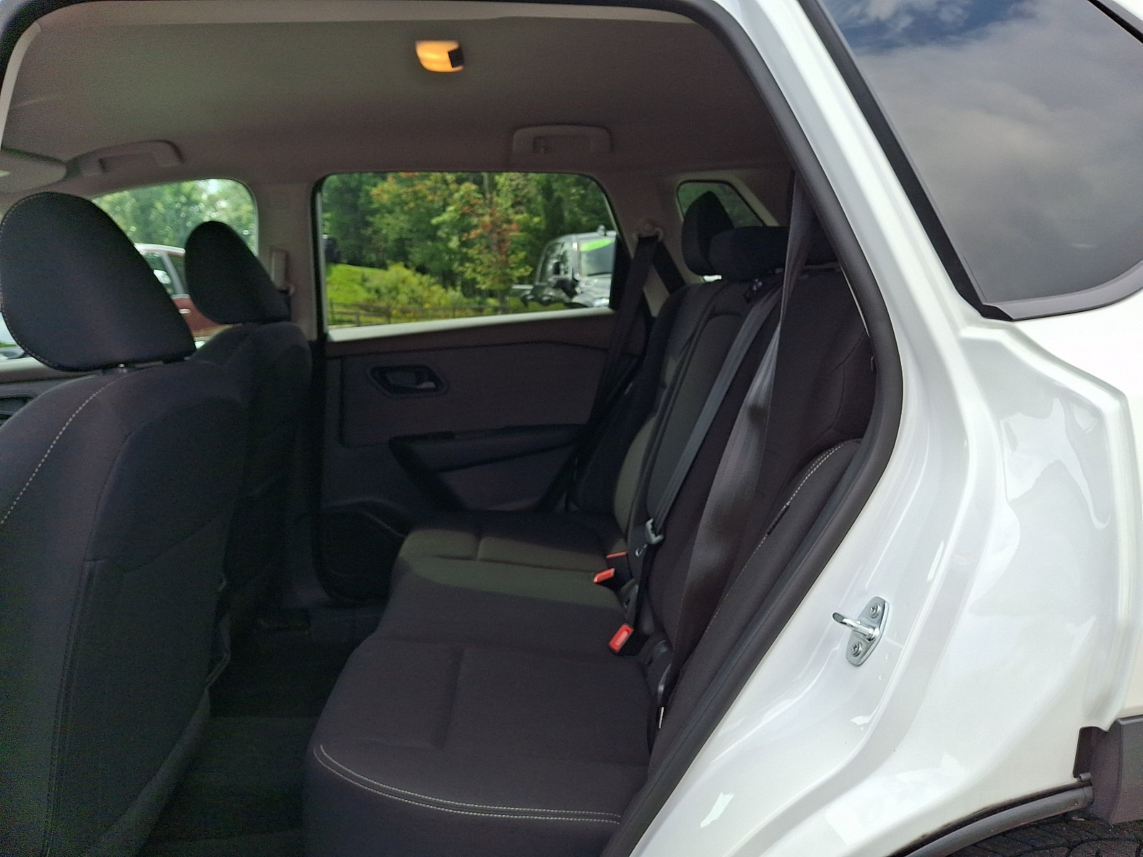 Used 2023 Nissan Rogue S AWD/4WD image 10