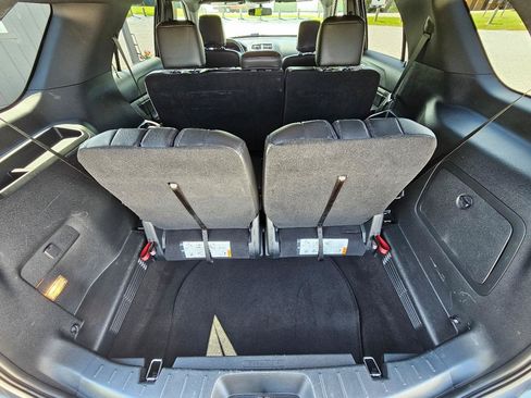 Used 2018 Ford Explorer XLT w/ Equipment Group 202A AWD/4WD image 26