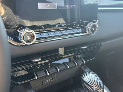 Used 2025 GMC Canyon Elevation w/ Convenience Package image 31