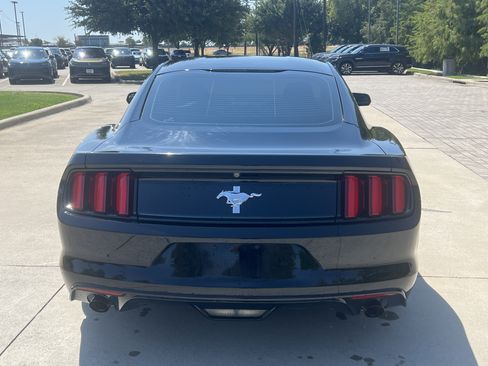 Used 2017 Ford Mustang Coupe RWD image 8