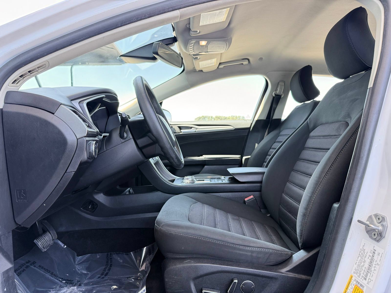 Used 2019 Ford Fusion SE FWD image 12