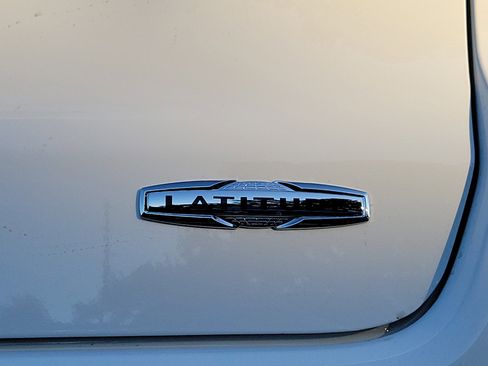 New 2022 Jeep Compass Latitude w/ Sun and Sound Group image 5