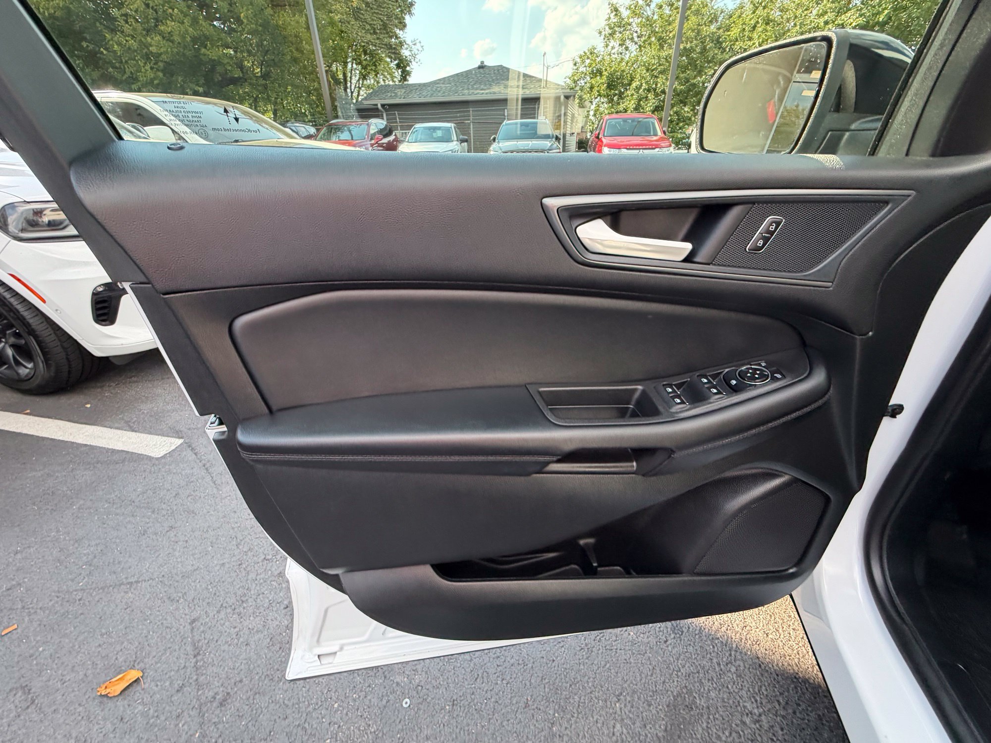 Used 2024 Ford Edge SE w/ Black Appearance Package AWD/4WD image 16
