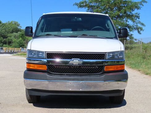 Used 2017 Chevrolet Express 3500 LT w/ LT Preferred Equipment Group RWD image 4