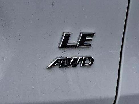 Used 2024 Toyota RAV4 LE AWD/4WD image 12