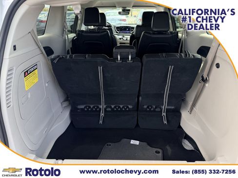 Used 2023 Chrysler Pacifica Touring-L FWD image 12