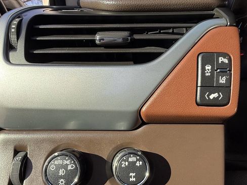 Used 2015 Chevrolet Suburban LTZ image 29