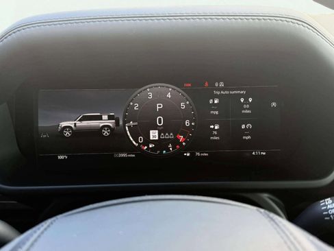 Used 2025 Land Rover Defender 110 V8 image 11