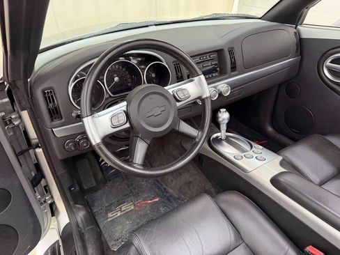 Used 2004 Chevrolet SSR w/ Preferred Equipment Group image 24