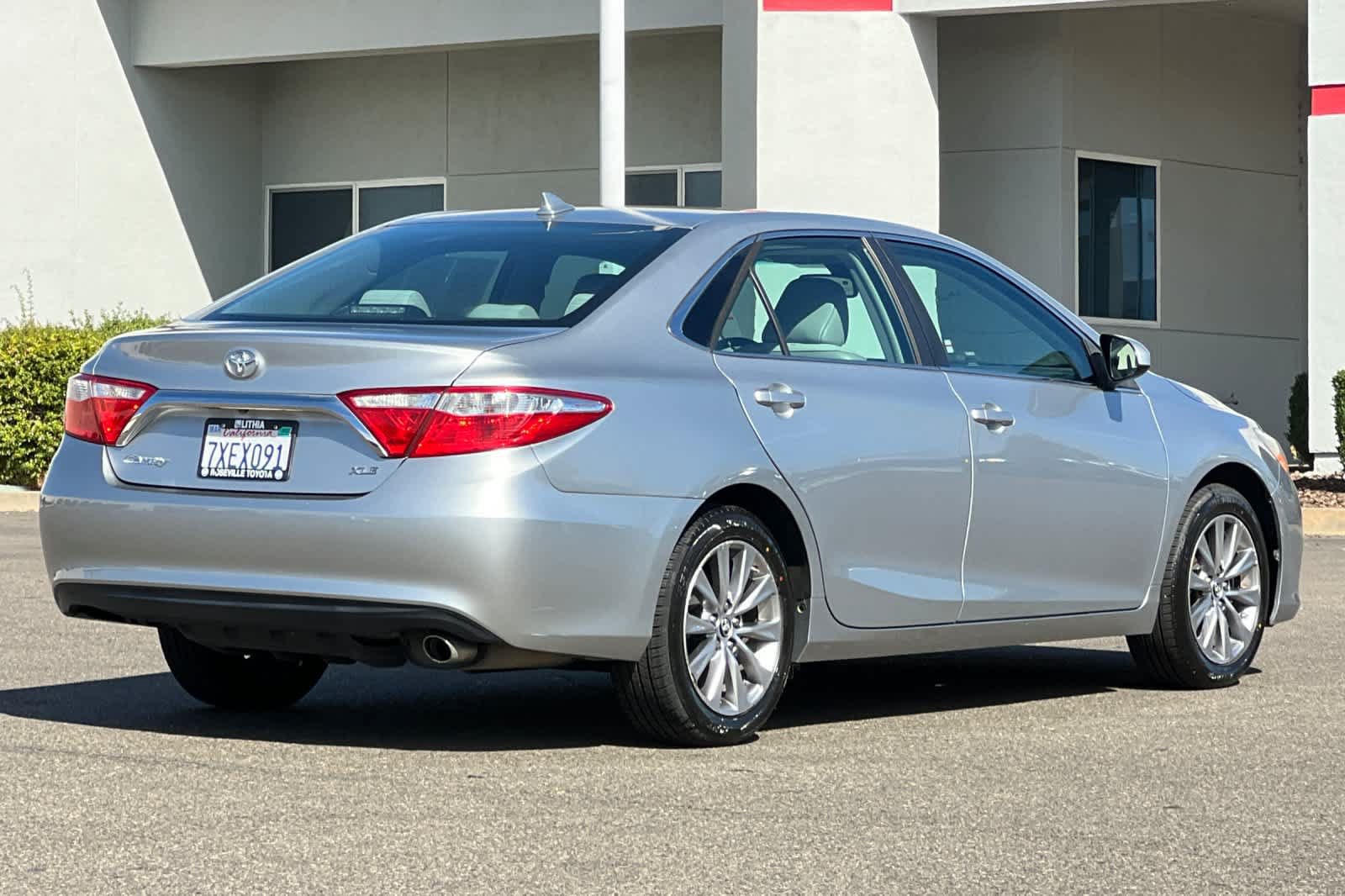 Used 2017 Toyota Camry XLE w/ Moonroof Package FWD image 2