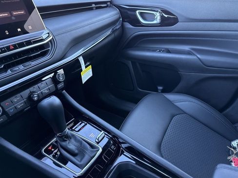 New 2026 Jeep Compass Latitude image 18