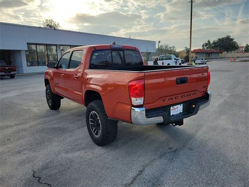 Used 2016 Toyota Tacoma SR5 image 3