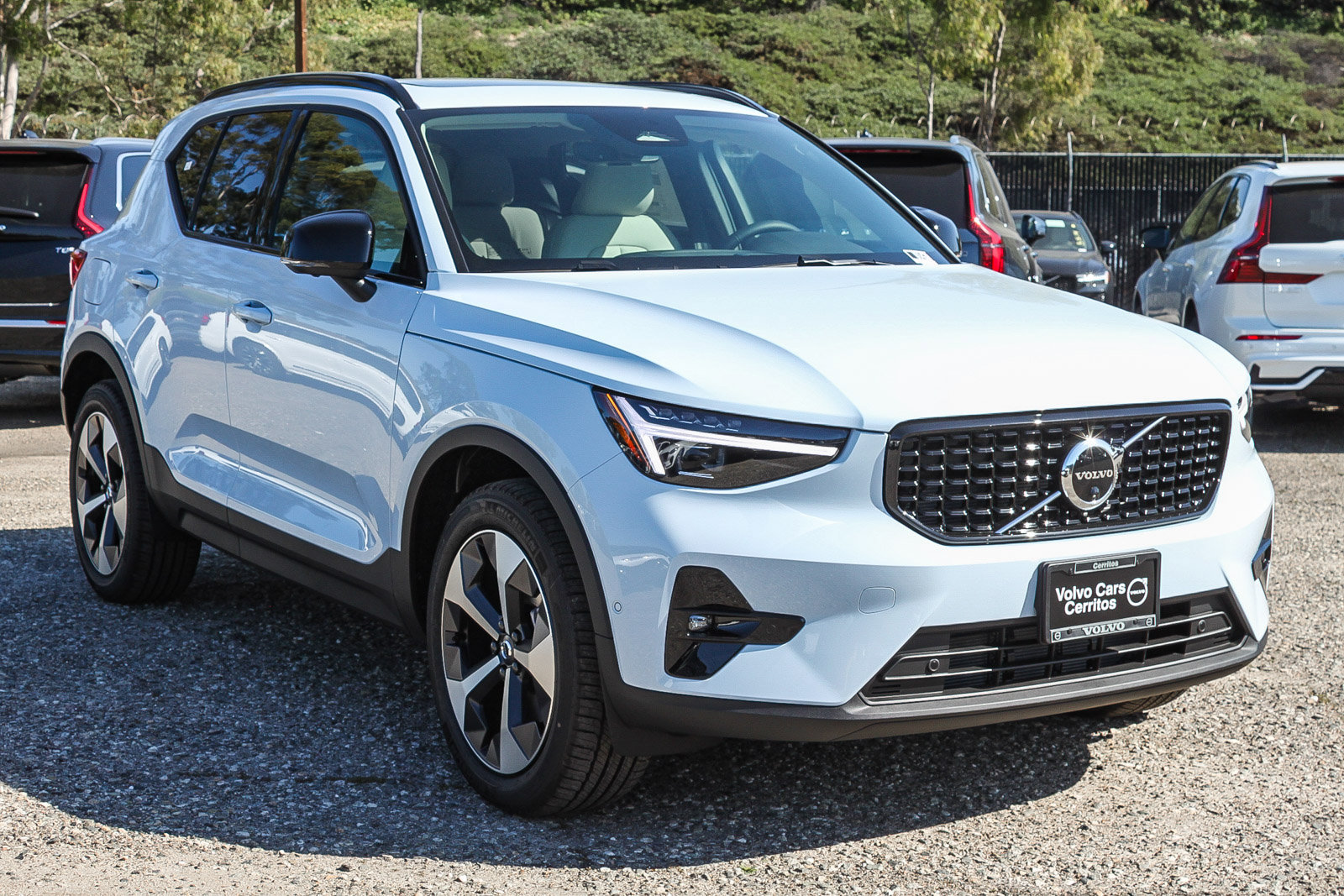 New 2026 Volvo XC40 B5 Plus w/ Protection Package Premier AWD/4WD image 3