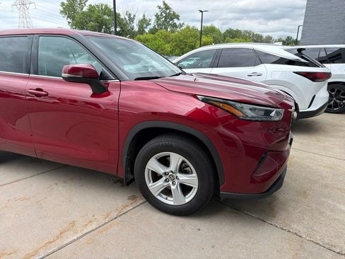 Used 2020 Toyota Highlander LE AWD/4WD image 9