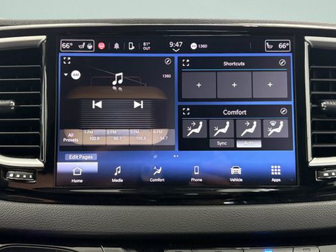 Used 2024 Chrysler Pacifica Touring-L FWD image 16
