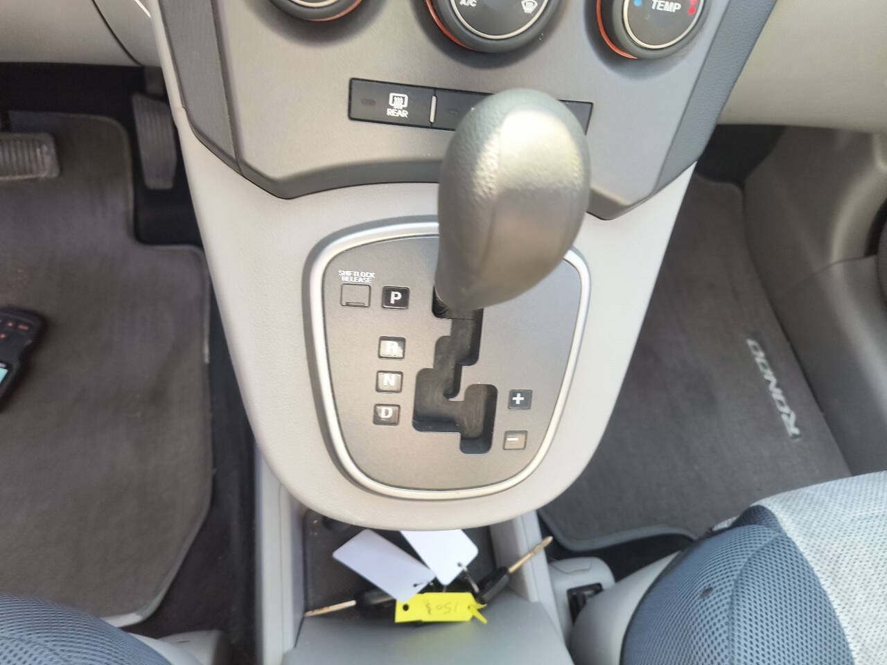 Used 2008 Kia Rondo FWD image 36