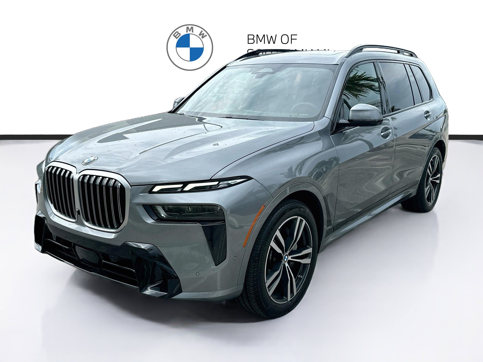 Used 2024 BMW X7 xDrive40i w/ M Sport Package AWD/4WD image 3