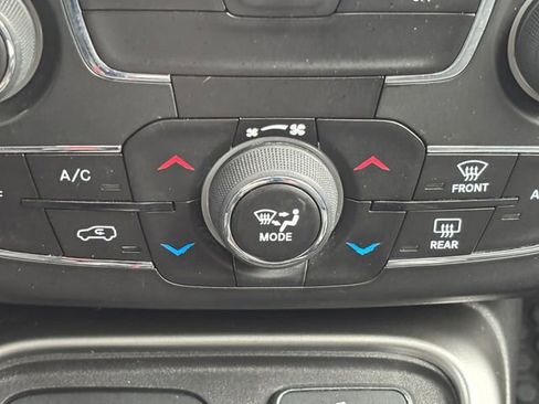 Used 2019 Jeep Compass Latitude w/ Popular Equipment Group AWD/4WD image 5