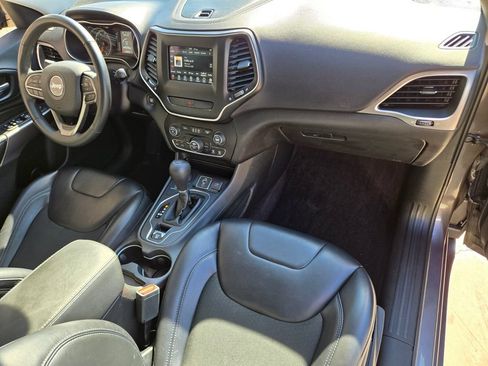 Used 2019 Jeep Cherokee Latitude Plus w/ Comfort/Convenience Group AWD/4WD image 20
