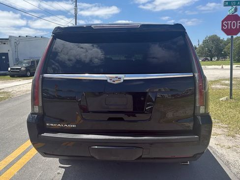 Used 2019 Cadillac Escalade ESV Luxury AWD/4WD image 5