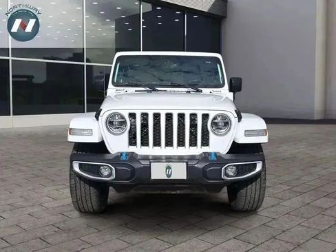 Used 2022 Jeep Wrangler Unlimited Sahara w/ Cold Weather Group image 8