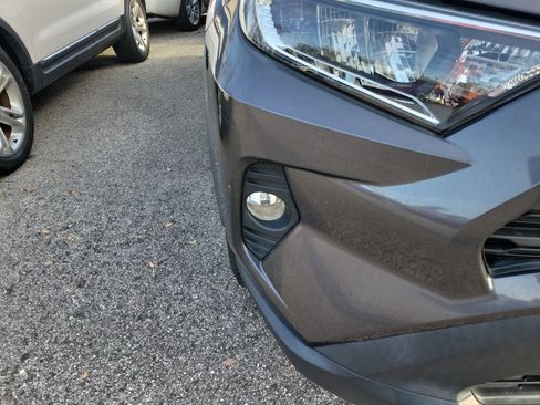 Used 2021 Toyota RAV4 XLE image 7