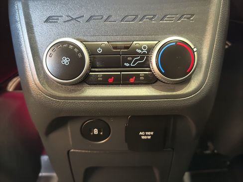 Used 2025 Ford Explorer Platinum w/ LUX Leather Package AWD/4WD image 15