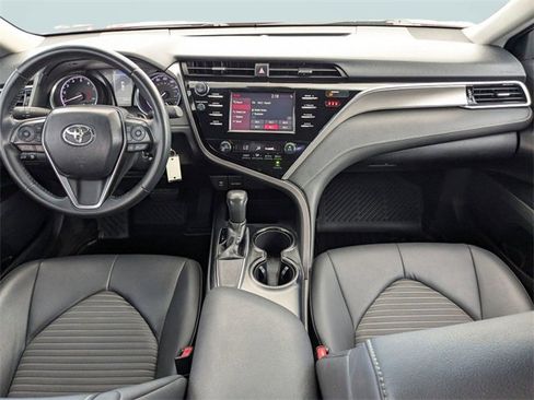Used 2018 Toyota Camry SE image 13