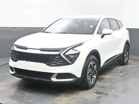 Used 2023 Kia Sportage LX image 4