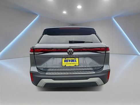 Used 2024 Volkswagen Atlas Cross Sport SEL R-Line AWD/4WD image 5