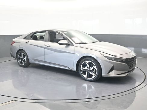 Used 2023 Hyundai Elantra SEL w/ Convenience Package image 8