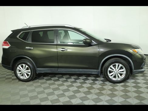Used 2016 Nissan Rogue SV w/ SV Premium Package image 5