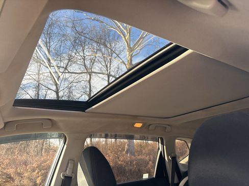 Used 2015 Nissan Rogue SV w/ SV Moonroof Package image 36