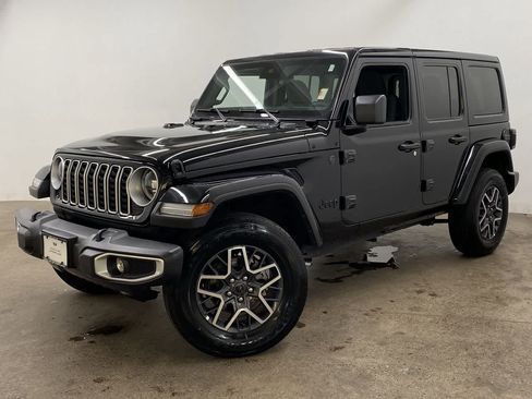 Used 2025 Jeep Wrangler Unlimited Sahara AWD/4WD image 1