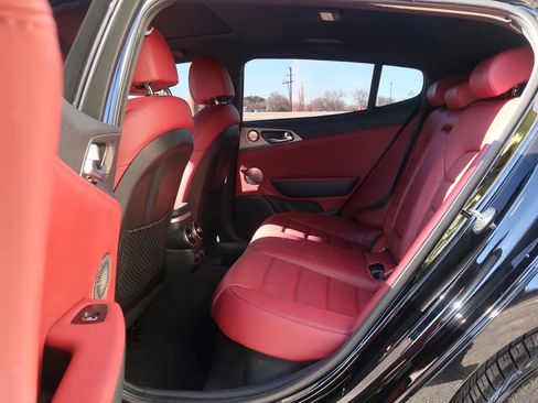 Used 2018 Kia Stinger GT2 image 19