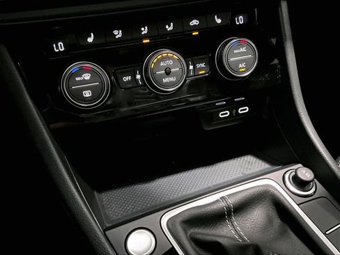 Used 2024 Volkswagen Jetta SE FWD image 26