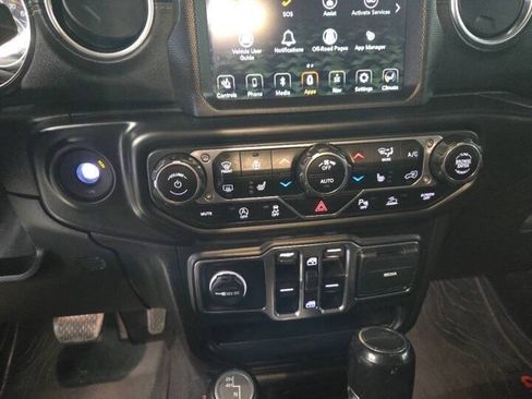 Used 2020 Jeep Gladiator Overland image 18