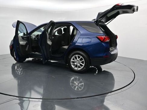 Used 2022 Chevrolet Equinox LS w/ LS Convenience Package AWD/4WD image 43