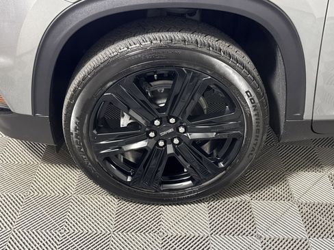 Used 2024 GMC Acadia Elevation w/ Black Edition image 12