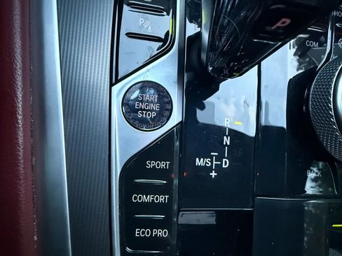 Used 2021 BMW X6 xDrive40i w/ Executive Package image 37