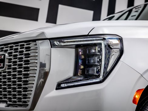 Used 2024 GMC Yukon Denali w/ Advanced Technology Package AWD/4WD image 15