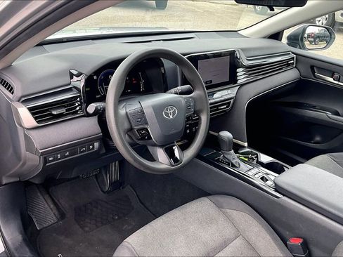 Used 2025 Toyota Camry LE FWD image 16