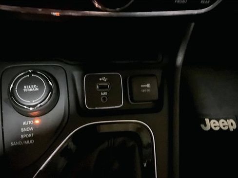 Used 2019 Jeep Cherokee Limited AWD/4WD image 25